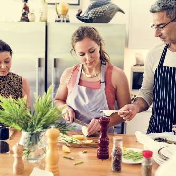 5 Lesser-known Benefits of Group Cooking Classes