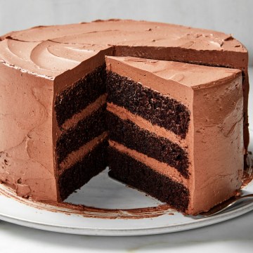 How to Make a Simple Chocolate Cake for Any Occasion